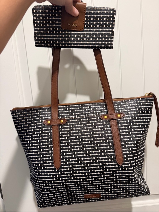 Fossil Handbags - Fossil Black and White Patterned Tote with Brown Trim and Matching Wallet
